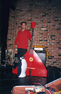 RedElvises2.jpg (41311 bytes)