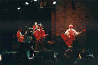 RedElvises3.jpg (95250 bytes)