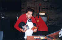 RedElvises6.jpg (106426 bytes)