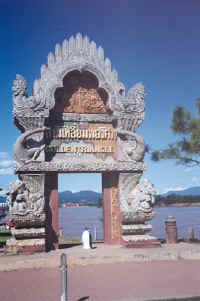 goldtri.jpg (35779 bytes)