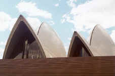 ozopera.jpg (37700 bytes)